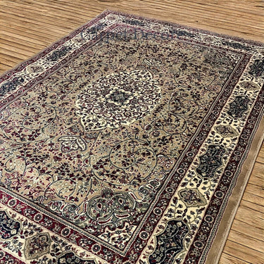 Luxe Silk Carpet
